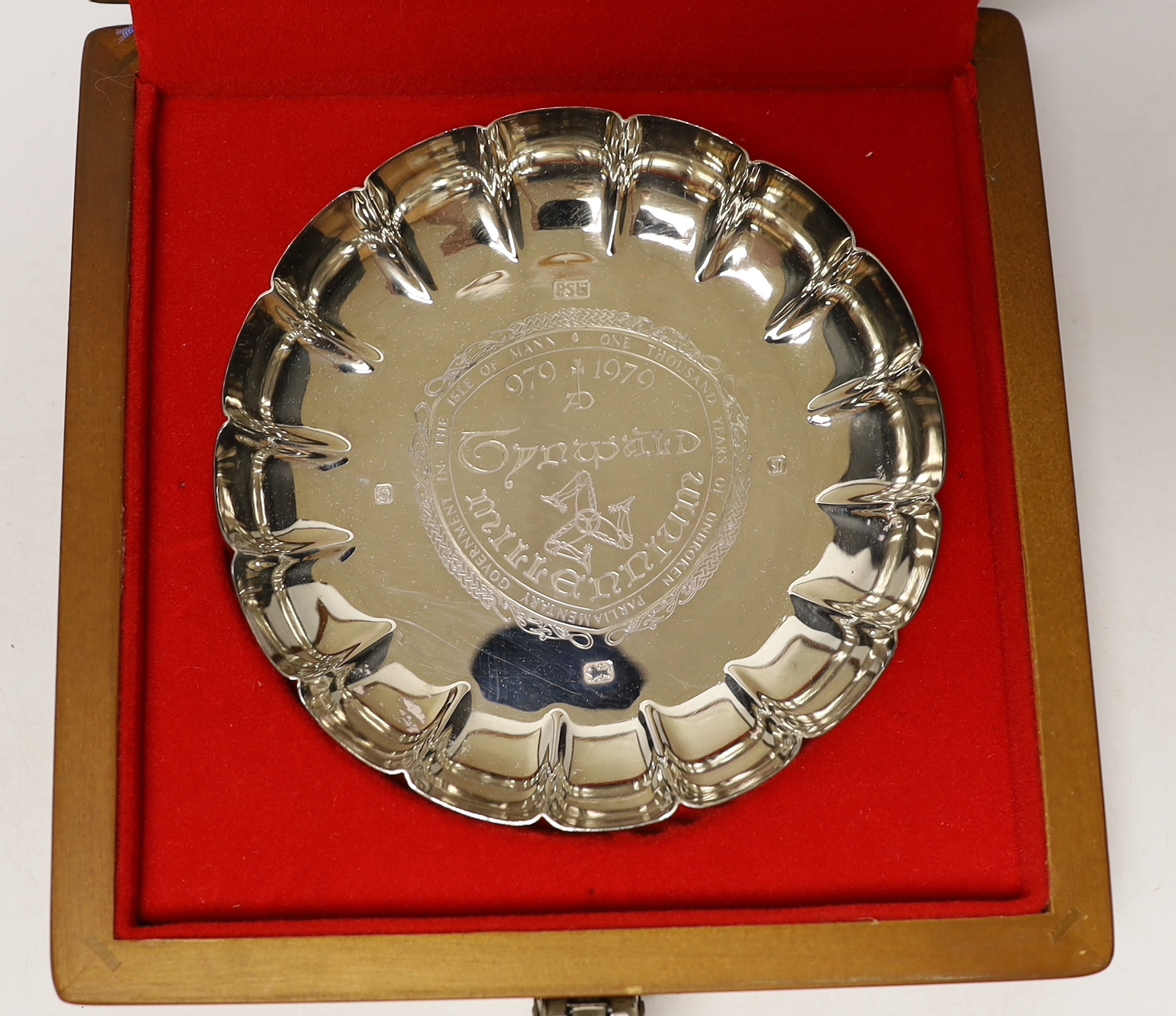 A boxed modern silver Isle of Man commemorative silver dish, Preston's Ltd, Sheffield, 1978, 14.6cm.